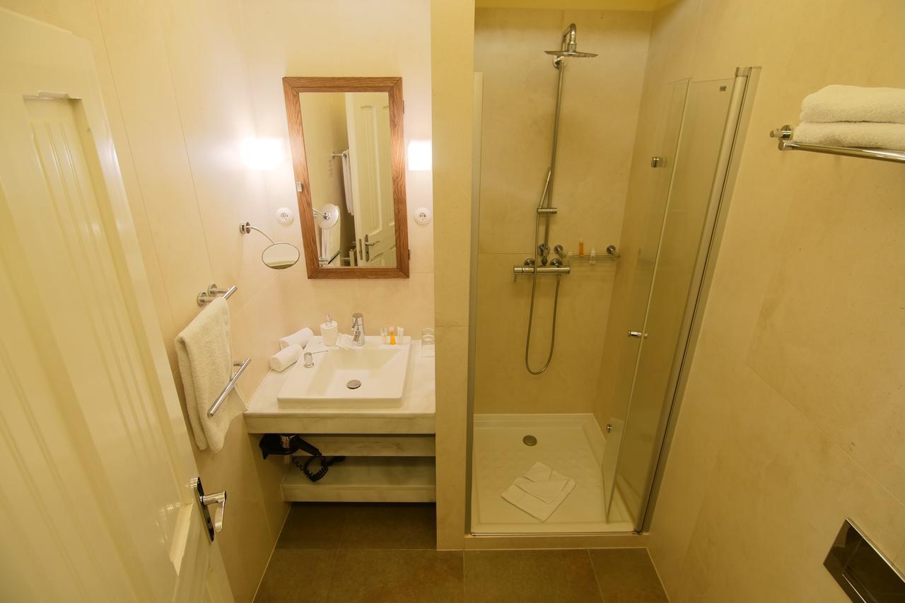 Hotel Pacsirta ソバタ エクステリア 写真