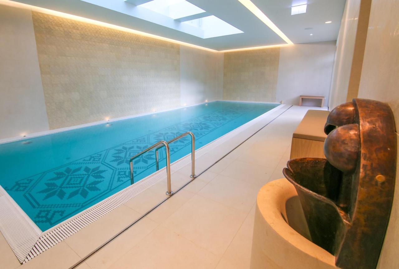 Hotel Pacsirta ソバタ エクステリア 写真