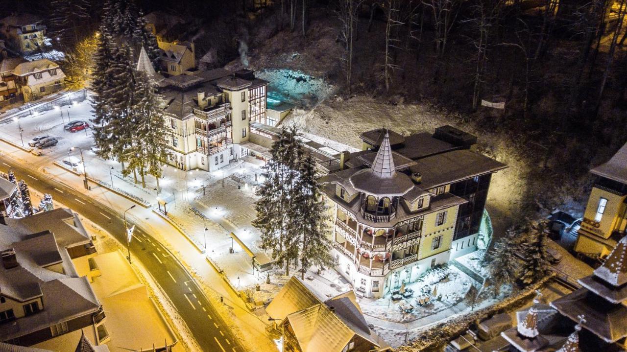 Hotel Pacsirta ソバタ エクステリア 写真
